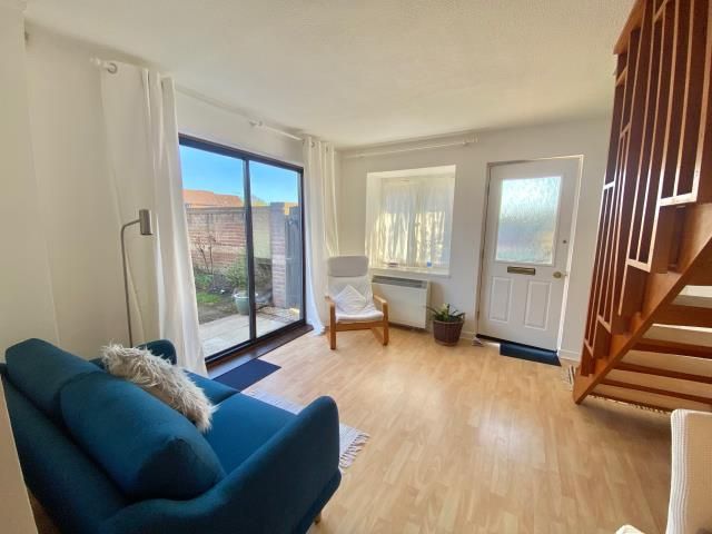 Property photo 1 of 8 Living Room