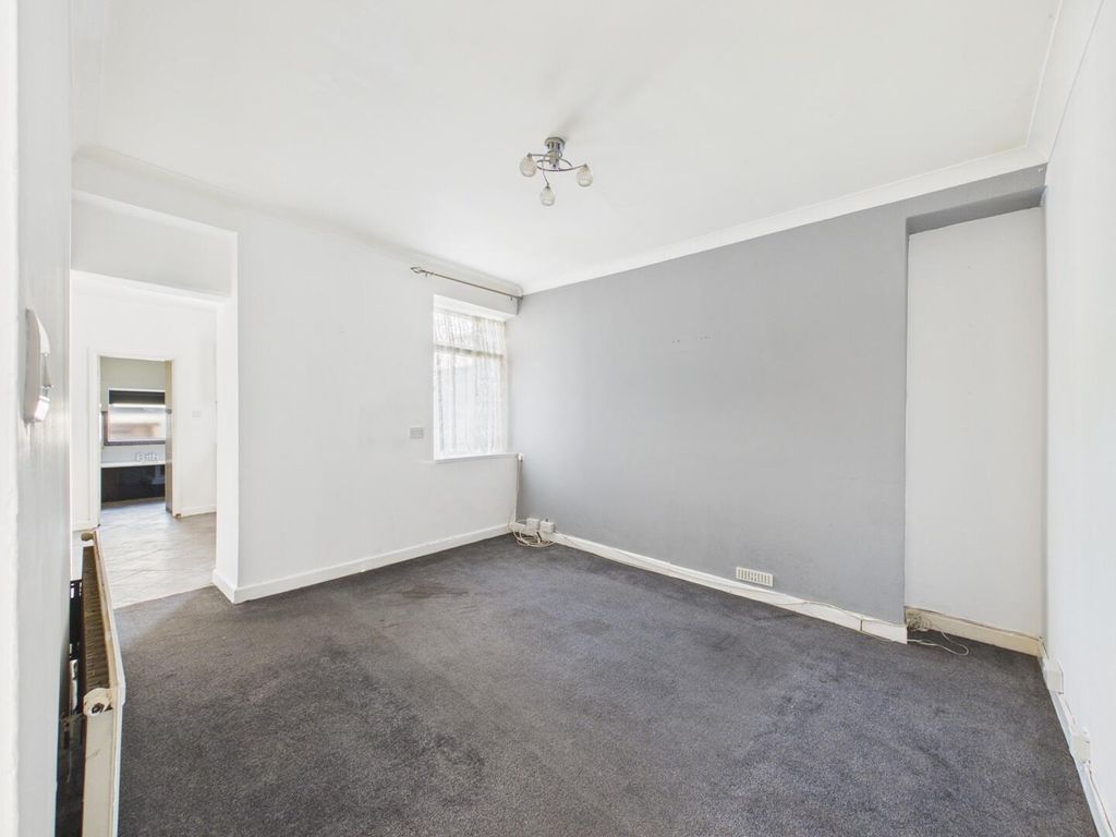 Property photo 1 of 18 Living Room