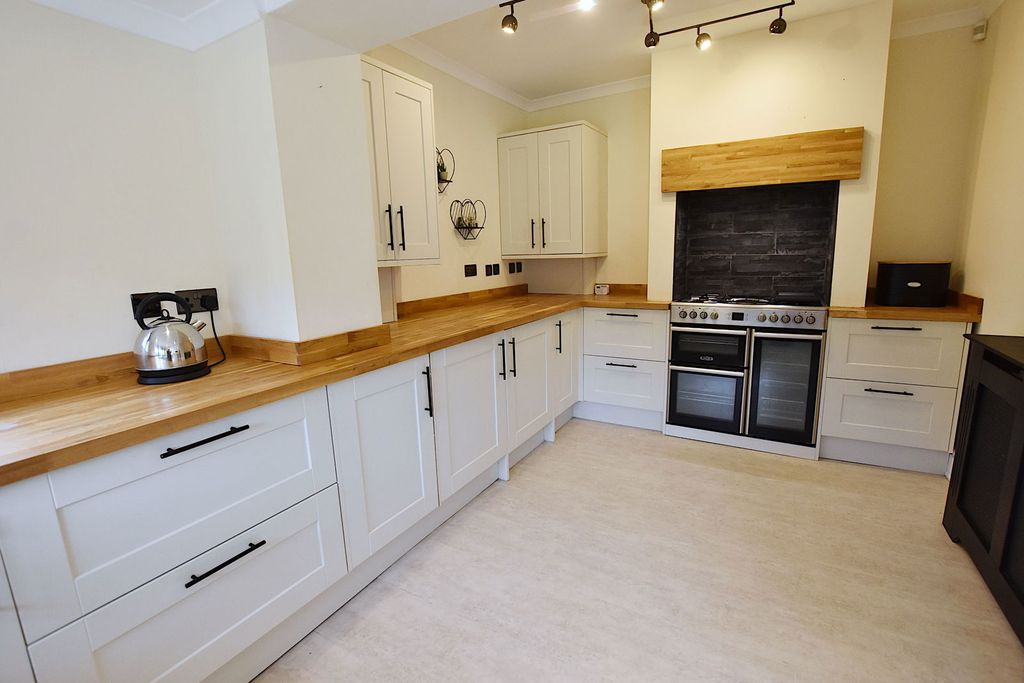 Property photo 3 of 25