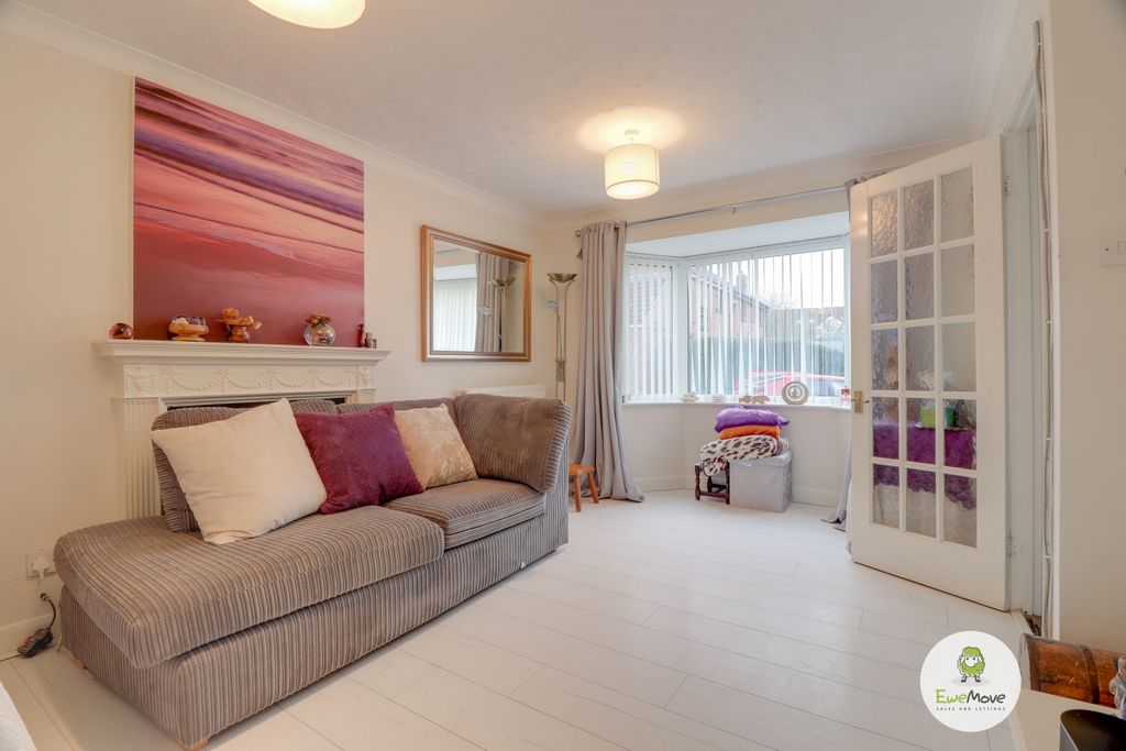 Property photo 3 of 20 Spacious Family Lounge At Reedsdale By Ben Brind @