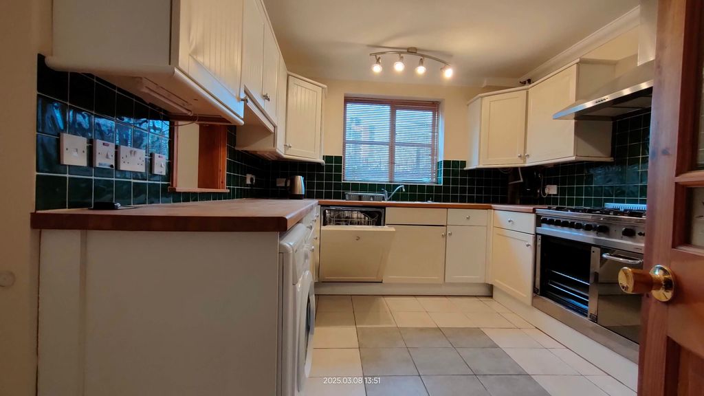Property photo 3 of 27