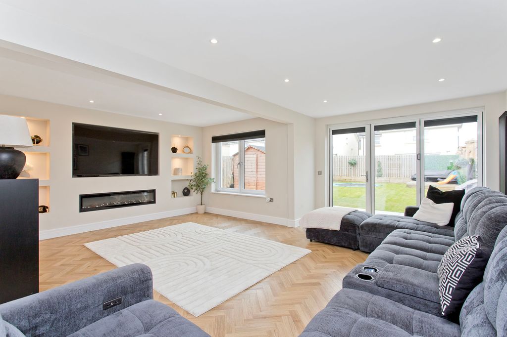 Property photo 3 of 27 Property Image 3