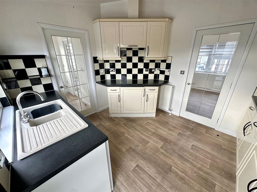 Property photo 3 of 15 Kitchen