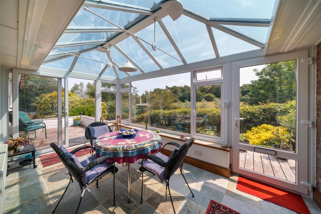 Property photo 2 of 25 Sunroom/Conservatory