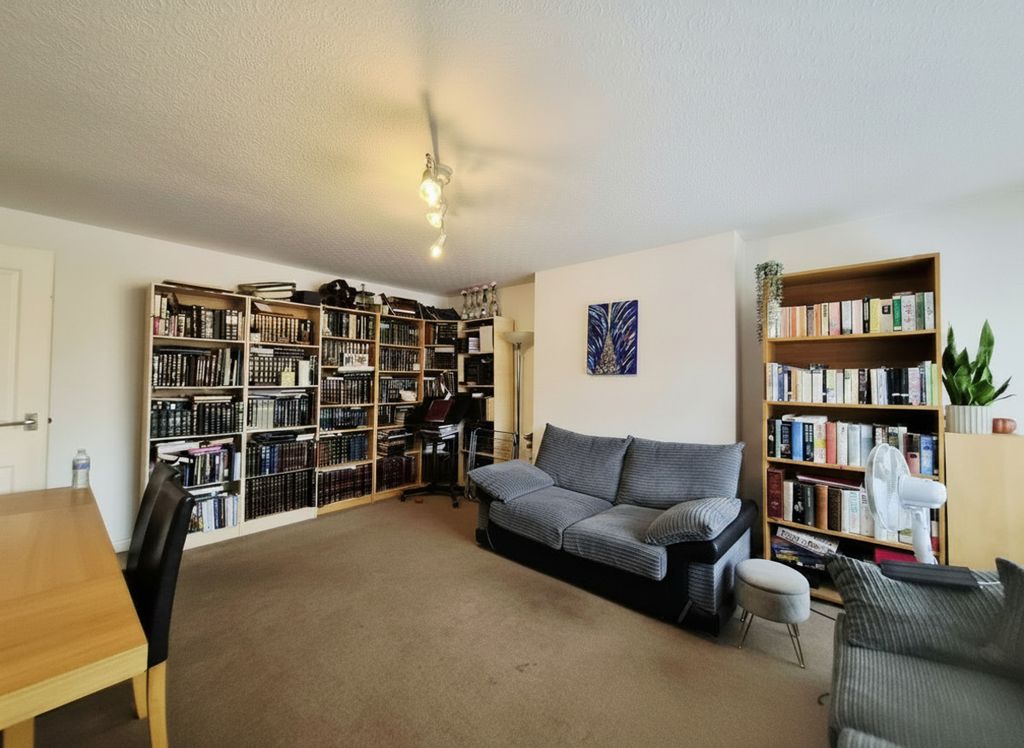 Property photo 2 of 8