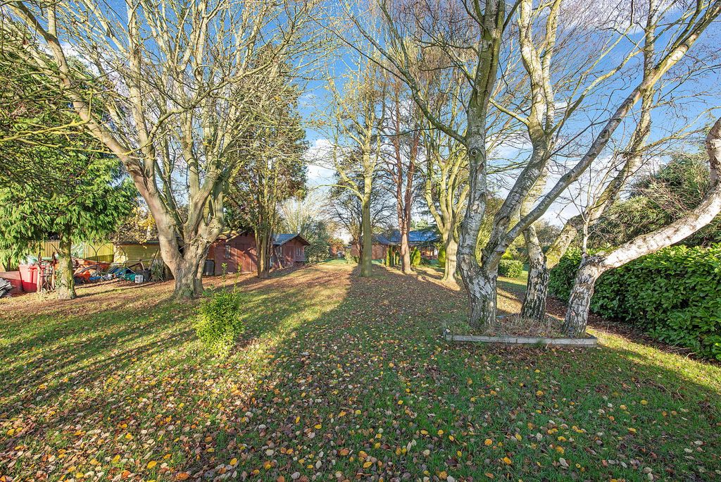 Property photo 2 of 34