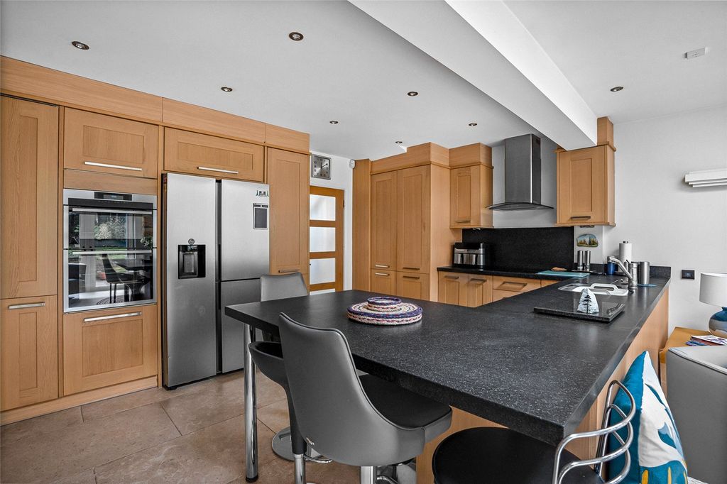 Property photo 3 of 18 Picture No. 06