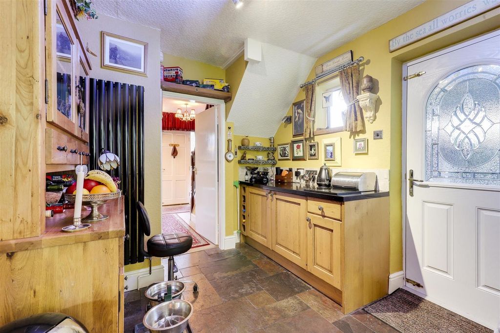 Property photo 3 of 35