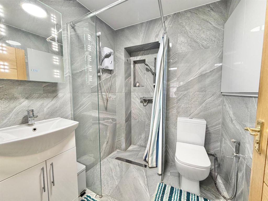 Property photo 3 of 12 Davidson Frost-Wellings, Dfw Collins Avenue, En Su