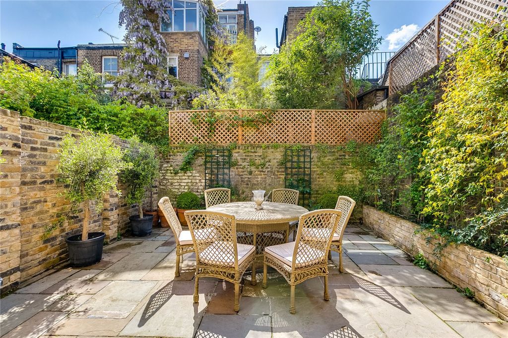 Property photo 1 of 8