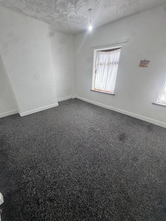 Property photo 3 of 6 7B804F65-01F0-4693-9E6F-Df8371A88D7B
