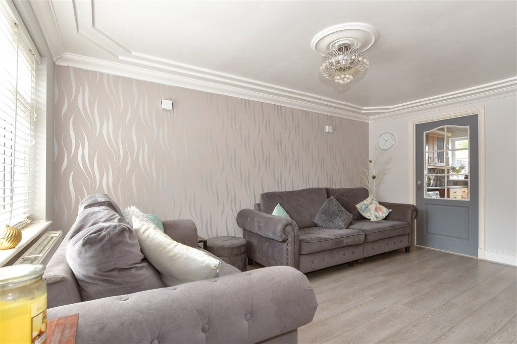 Property photo 3 of 10 Lounge