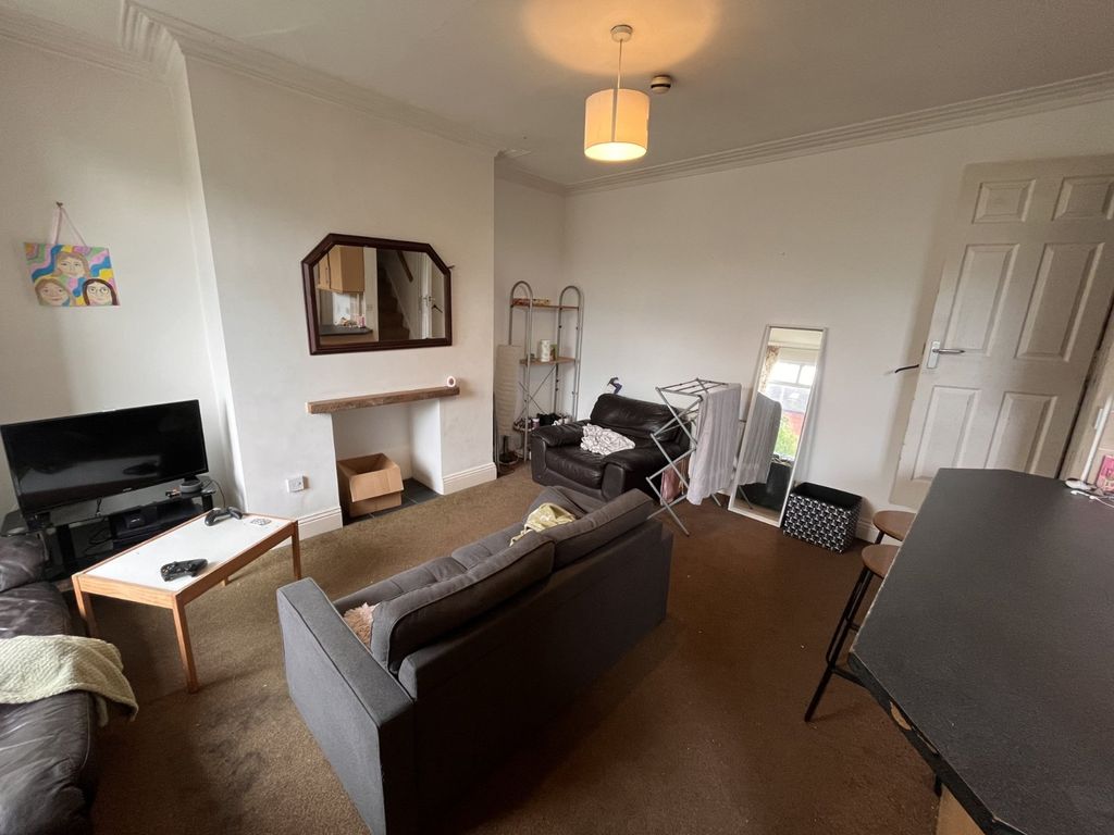 Property photo 2 of 10 Picture No. 12