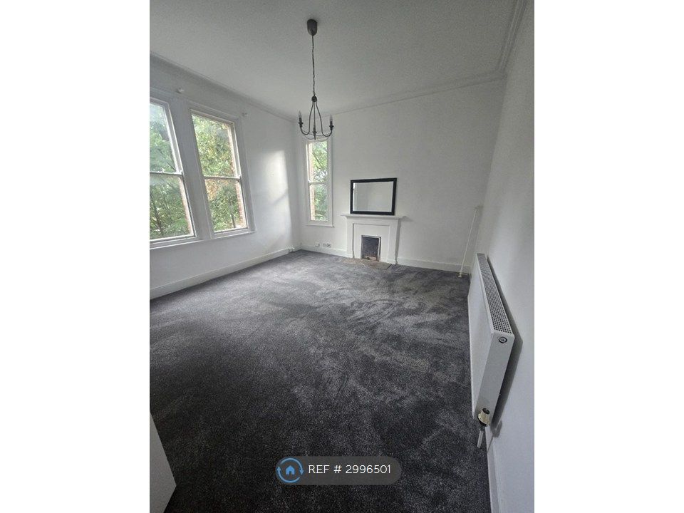 Property photo 3 of 10 Lounge