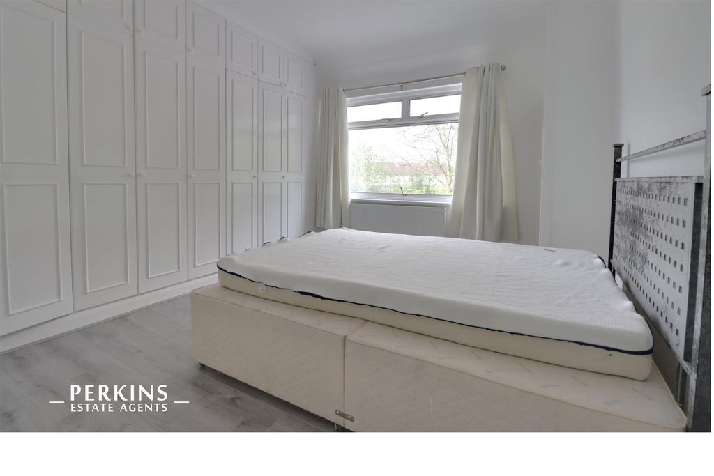 Property photo 3 of 9 Bed 1.Jpg