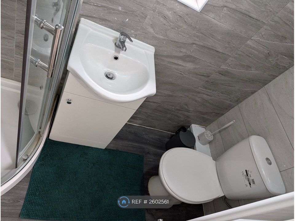 Property photo 1 of 16 Ensuite
