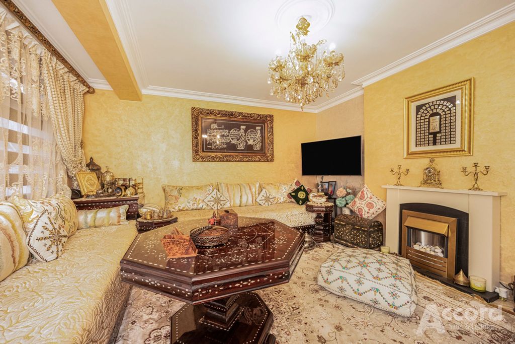 Property photo 3 of 23