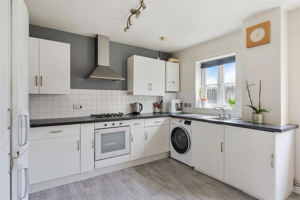 Property photo 3 of 13 Nelson House (6).Jpg