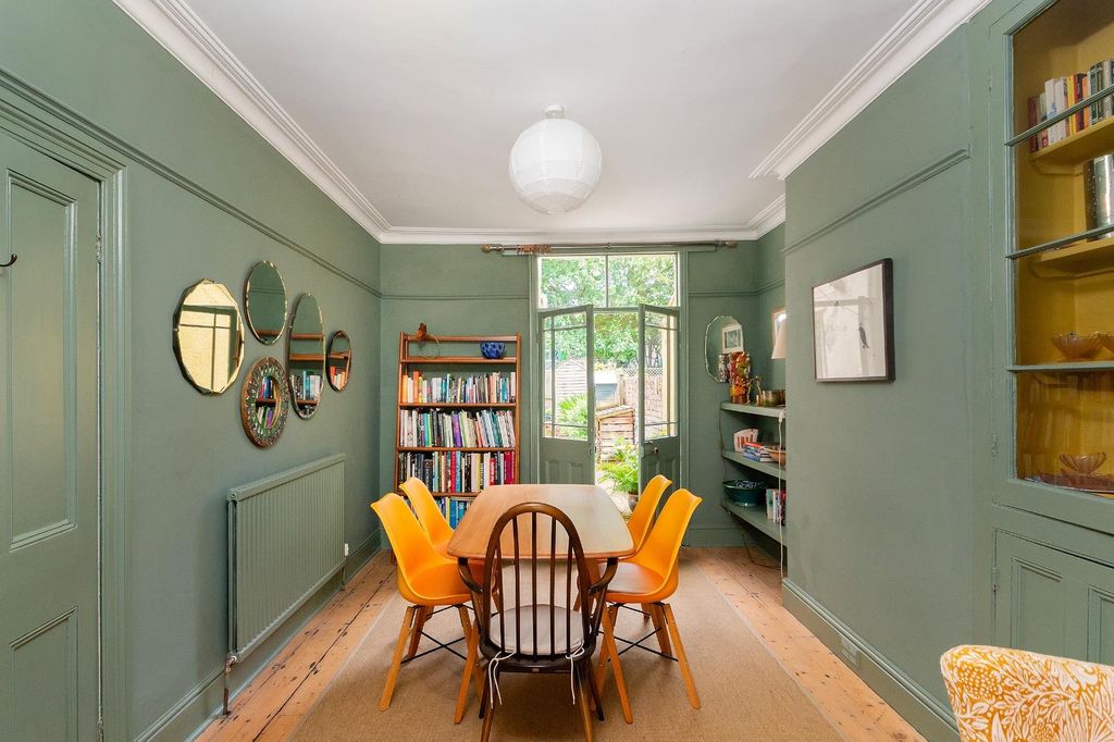 Property photo 3 of 37 2G6Rse - Dining Room D.Jpg