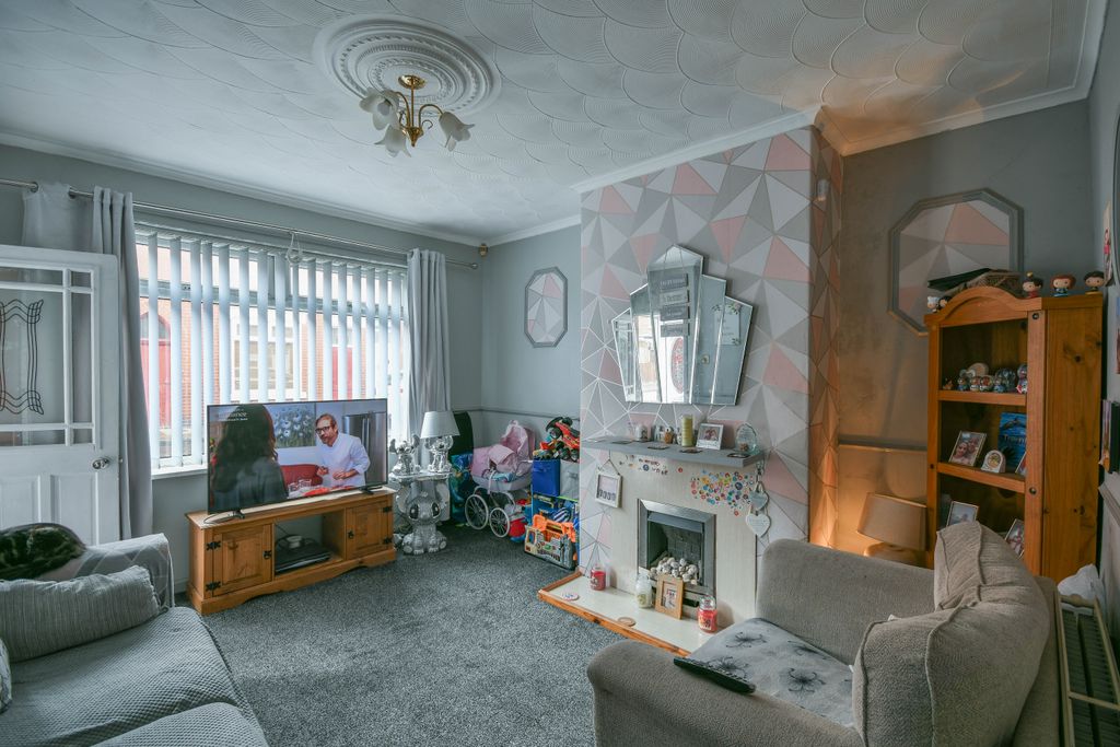 Property photo 2 of 25