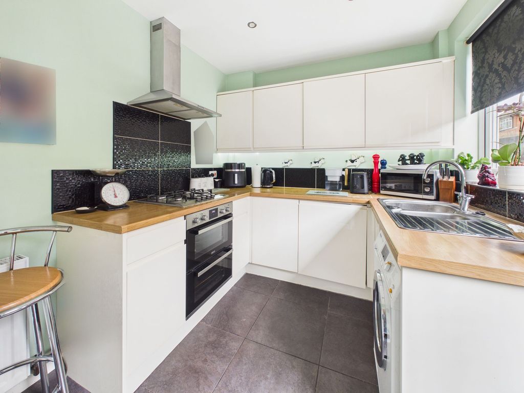Property photo 3 of 24 Kitchen