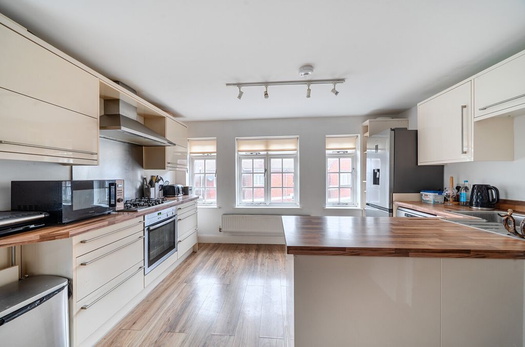 Property photo 3 of 15 1400186-4-696907c...