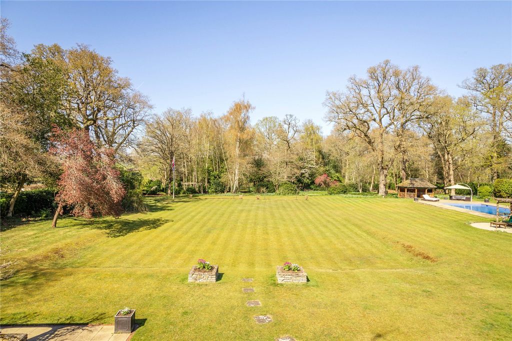 Property photo 3 of 41 House. Partnership