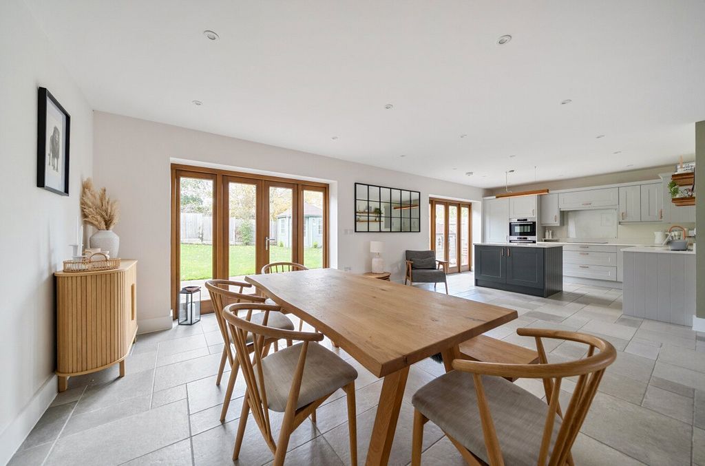 Property photo 2 of 27 Picture No. 14