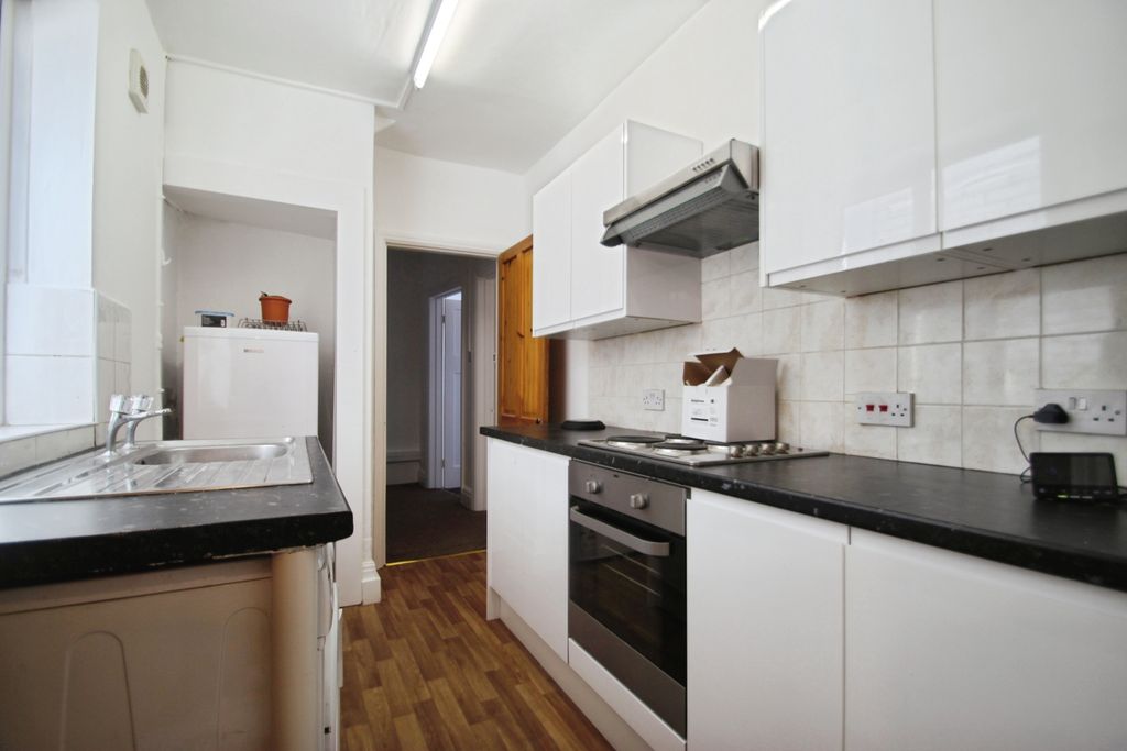 Property photo 3 of 10 Kitchen- Angle 1