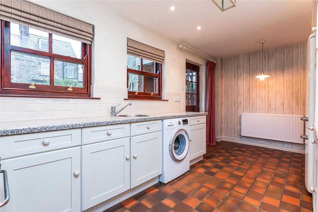 Property photo 2 of 25 Picture No. 13