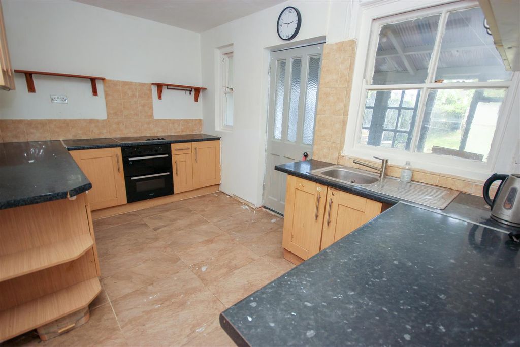 Property photo 3 of 10 Kitchen.Jpg