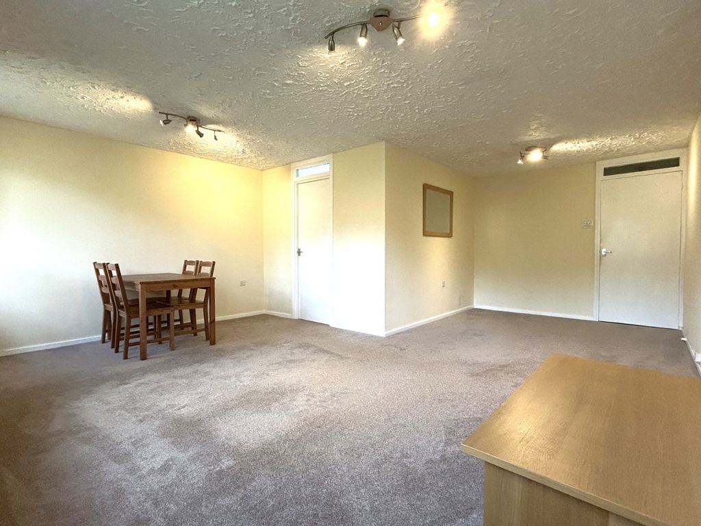 Property photo 3 of 8 Picture No. 13