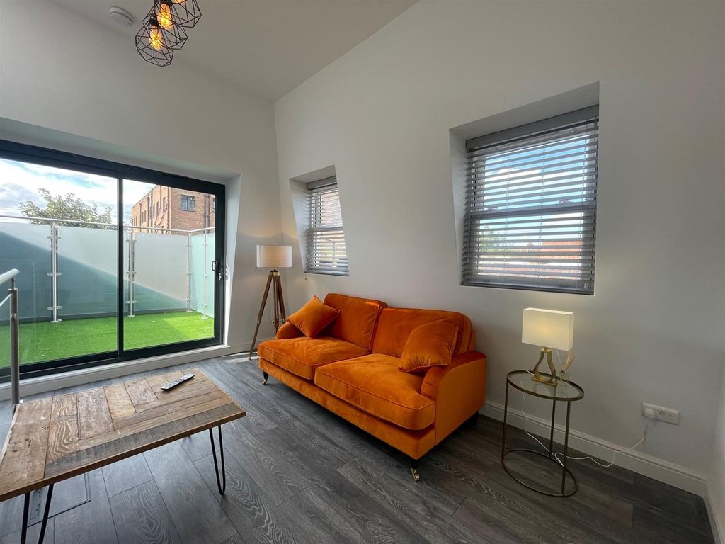 Property photo 2 of 6 44B Living.Jpg