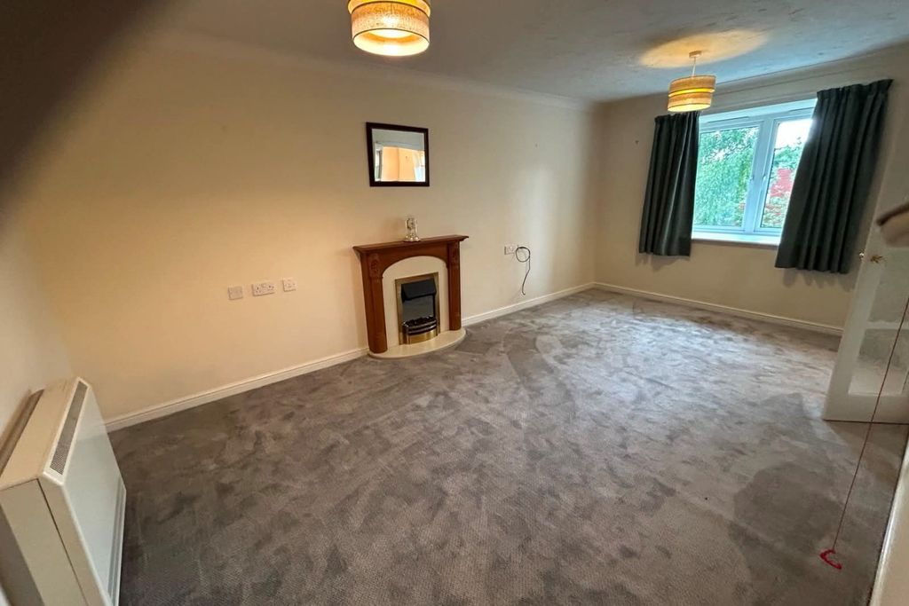 Property photo 2 of 18 9