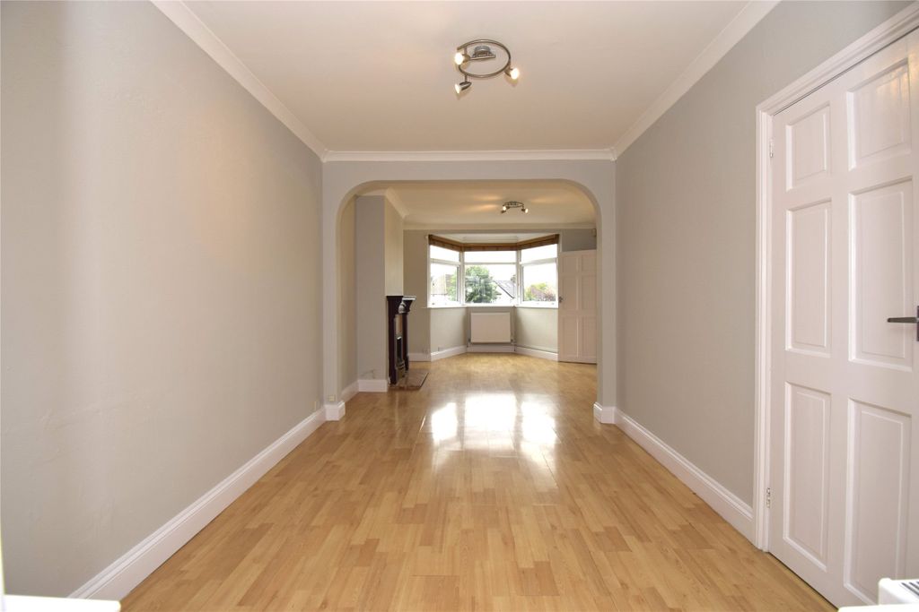 Property photo 3 of 17 Lounge