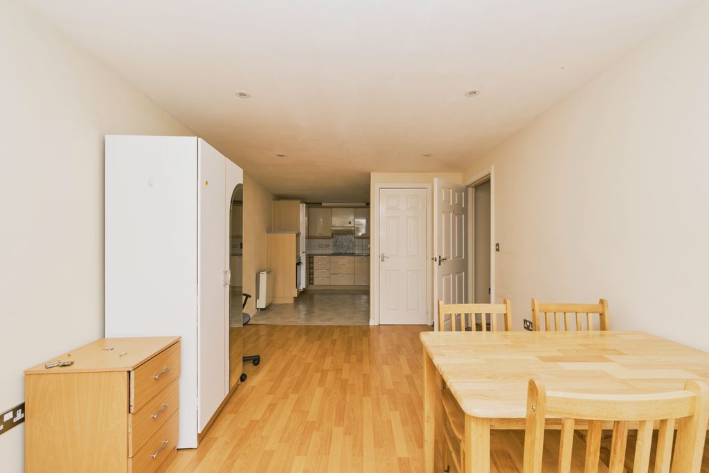 Property photo 2 of 17 Photography