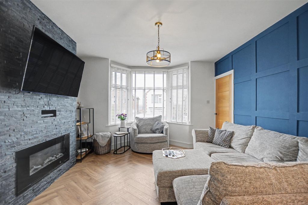 Property photo 2 of 23 Lounge_1.Jpeg