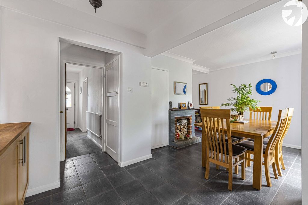 Property photo 2 of 32 Robinson Jackson