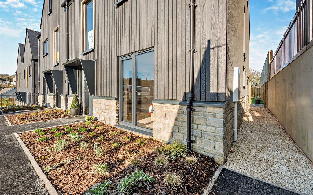 Property photo 3 of 24 Longshore
