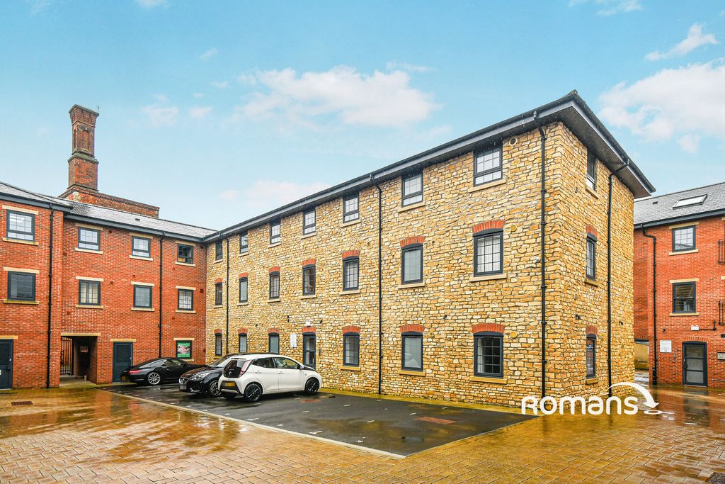 Property photo 2 of 10 External