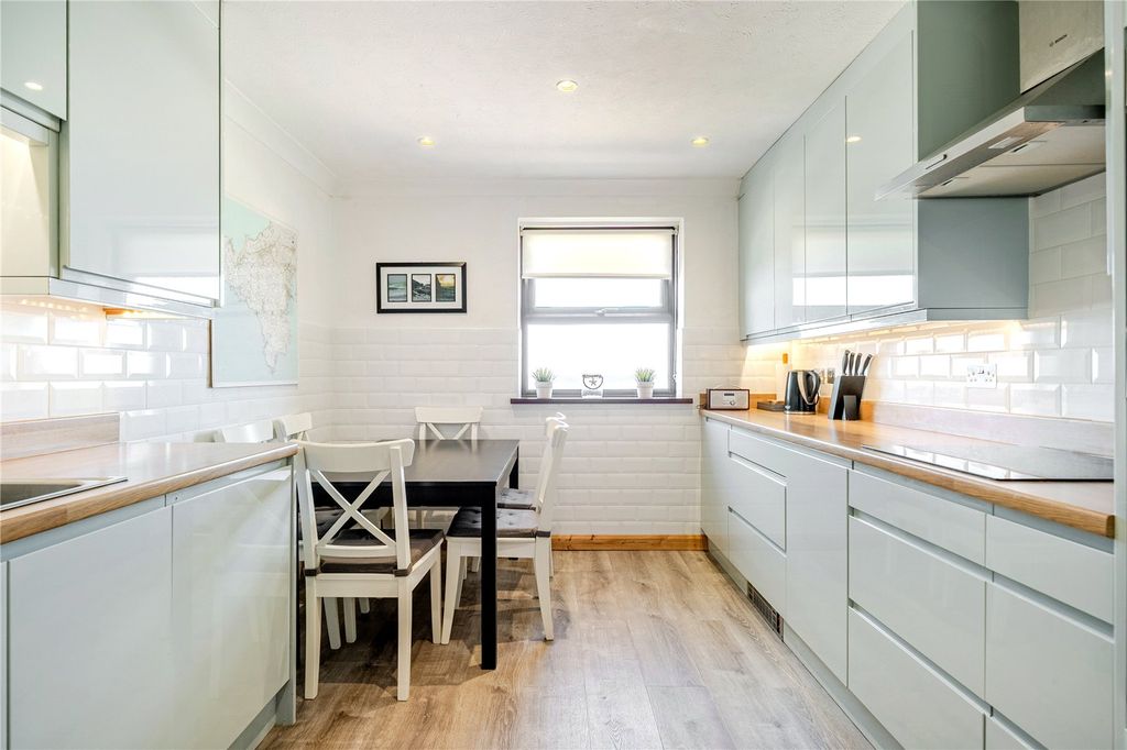 Property photo 3 of 16 Kitchen
