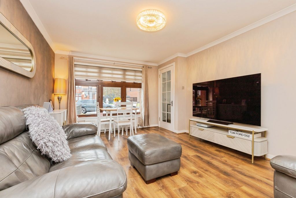 Property photo 2 of 15 Lounge