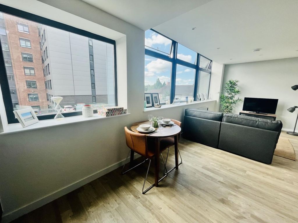 Property photo 2 of 6 214 Living 3.Jpg