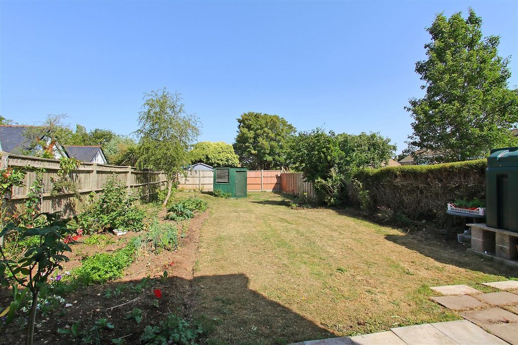 Property photo 2 of 7 Garden