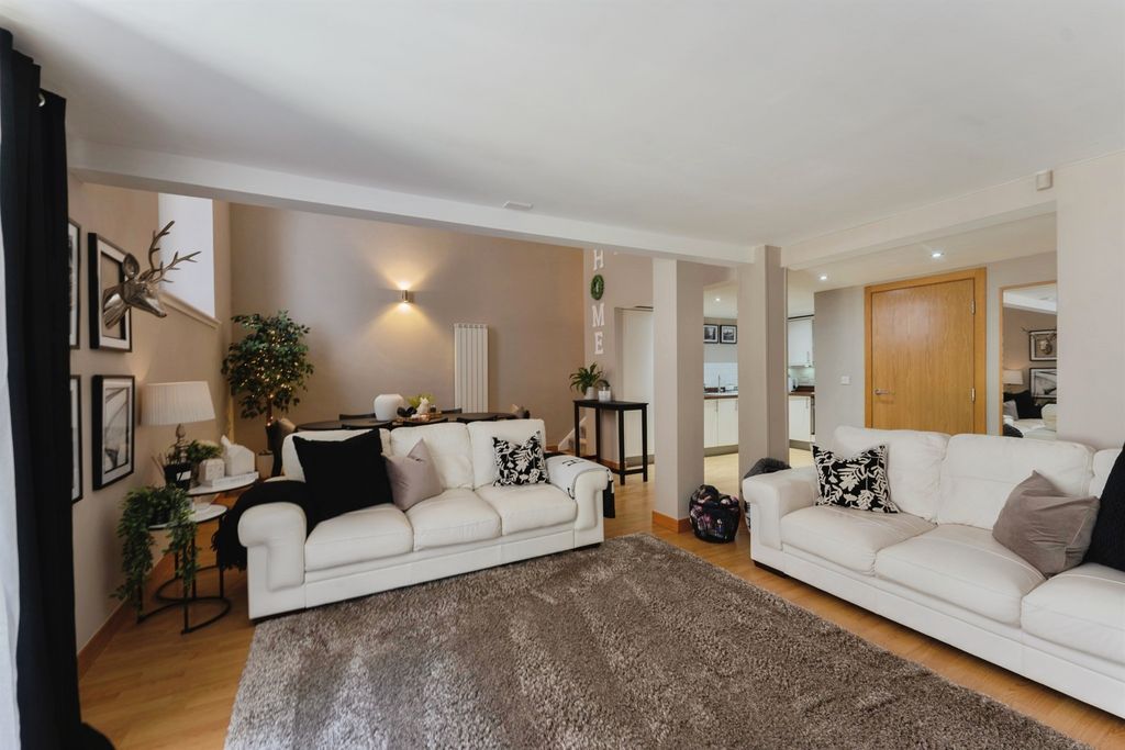 3 bed flat for saleDock Road, Birkenhead CH41 photo 5