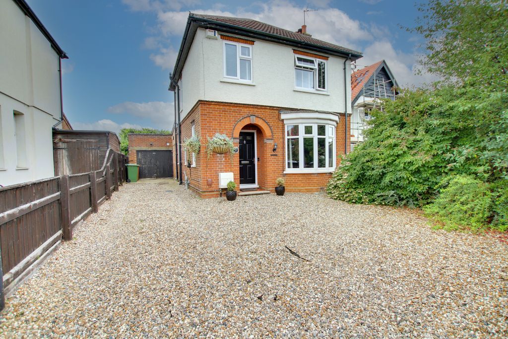 Property photo 2 of 20