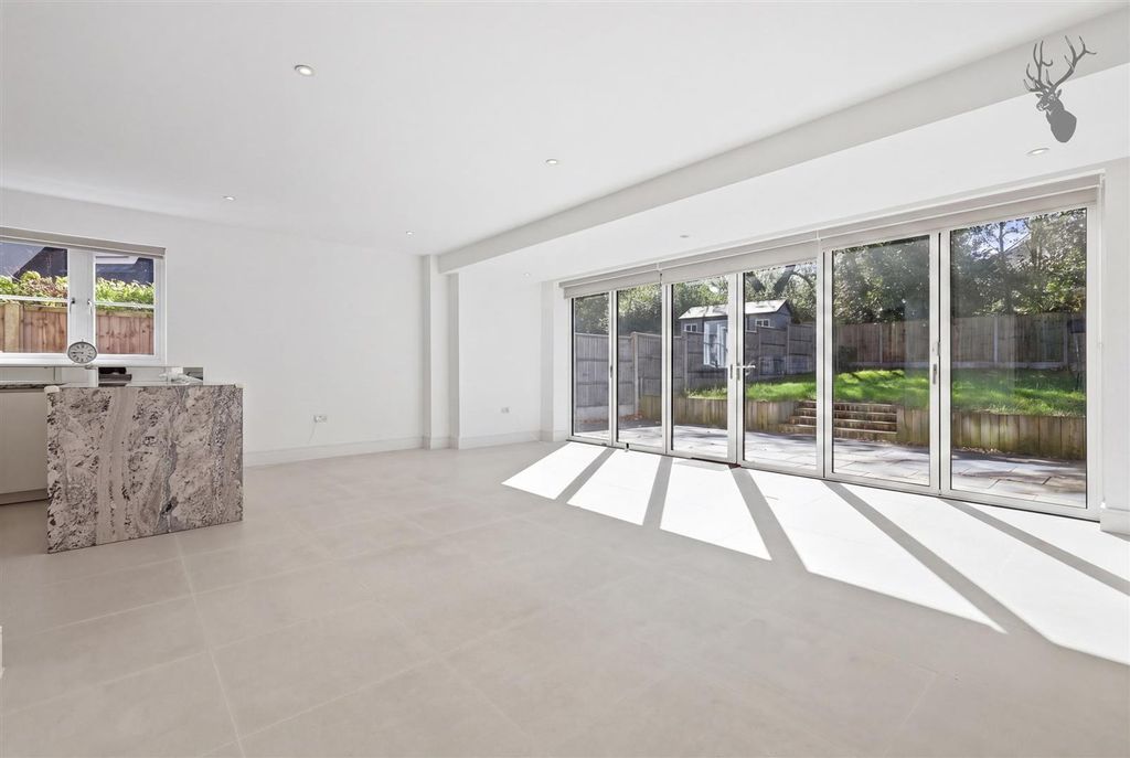 Property photo 2 of 32