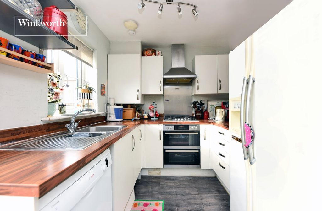 Property photo 2 of 17 Picture No. 15