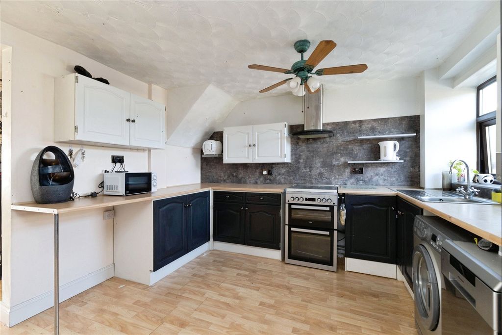 Property photo 3 of 12 Kitchen