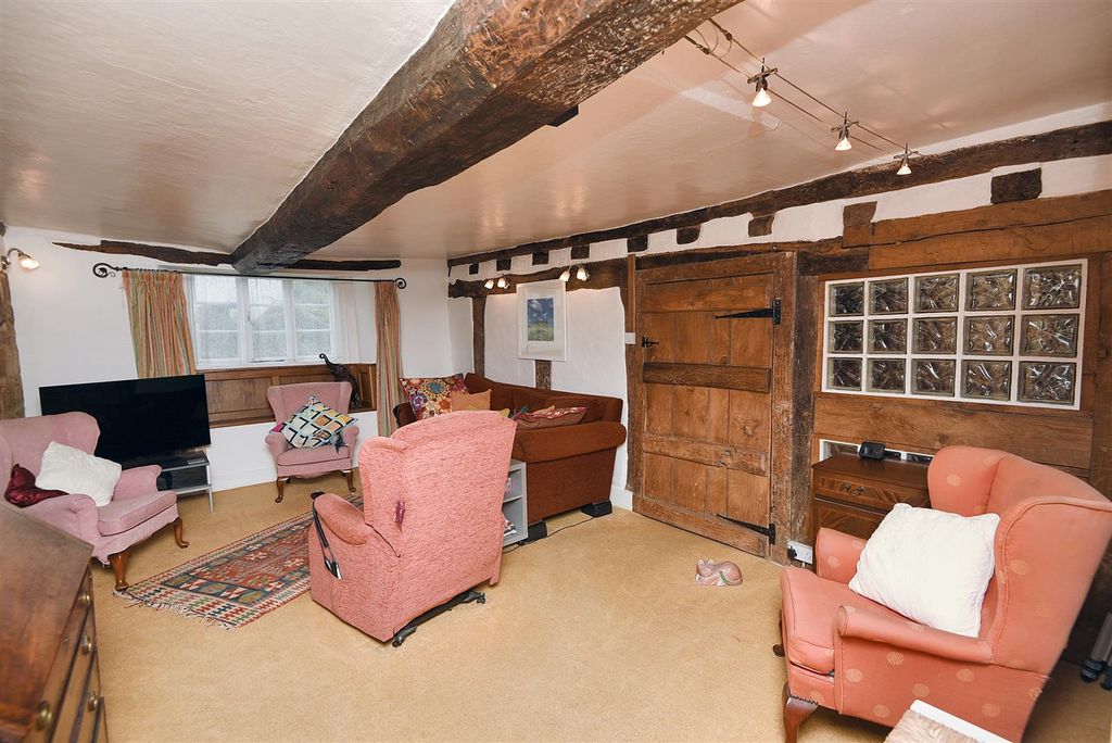 Property photo 3 of 17 Sitting Room